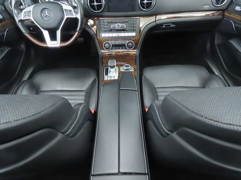 Used 2013 Mercedes-Benz SL 550 image 25