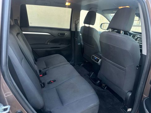 Used 2017 Toyota Highlander LE image 16