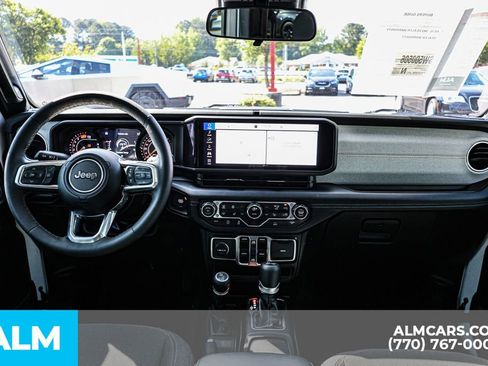 Used 2025 Jeep Wrangler Unlimited Sahara AWD/4WD image 29