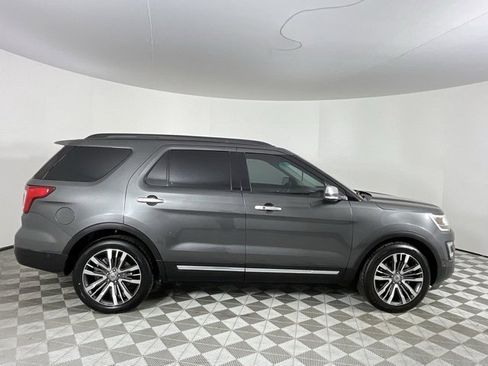 Used 2017 Ford Explorer Platinum image 4