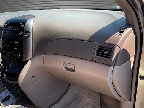 Used 2008 Toyota Sienna LE FWD image 25