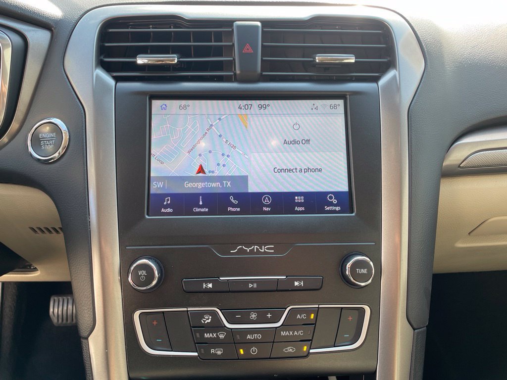 Used 2020 Ford Fusion SE FWD image 12