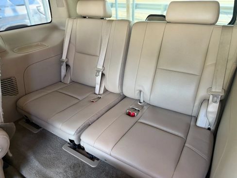 Used 2014 Cadillac Escalade Luxury AWD/4WD image 18