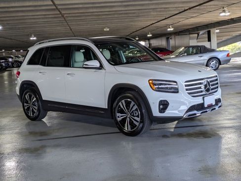 New 2025 Mercedes-Benz GLB 250 4MATIC image 3
