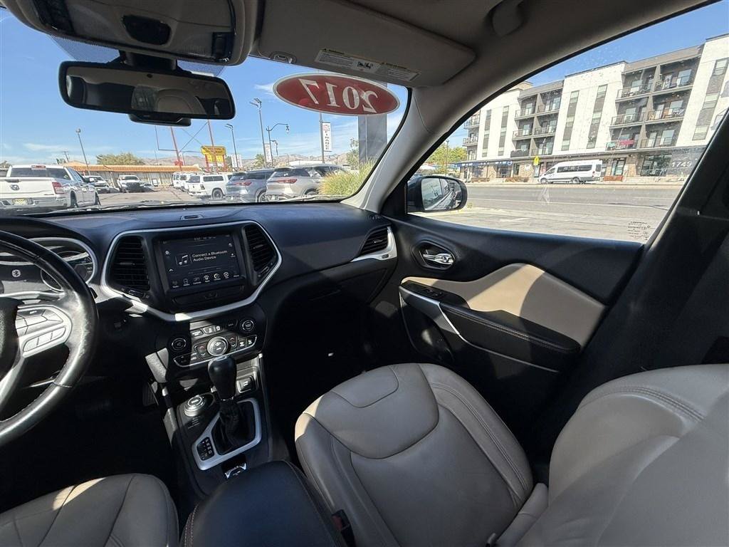 Used 2017 Jeep Cherokee Limited AWD/4WD image 27