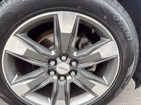 Used 2017 GMC Acadia SLT AWD/4WD image 14