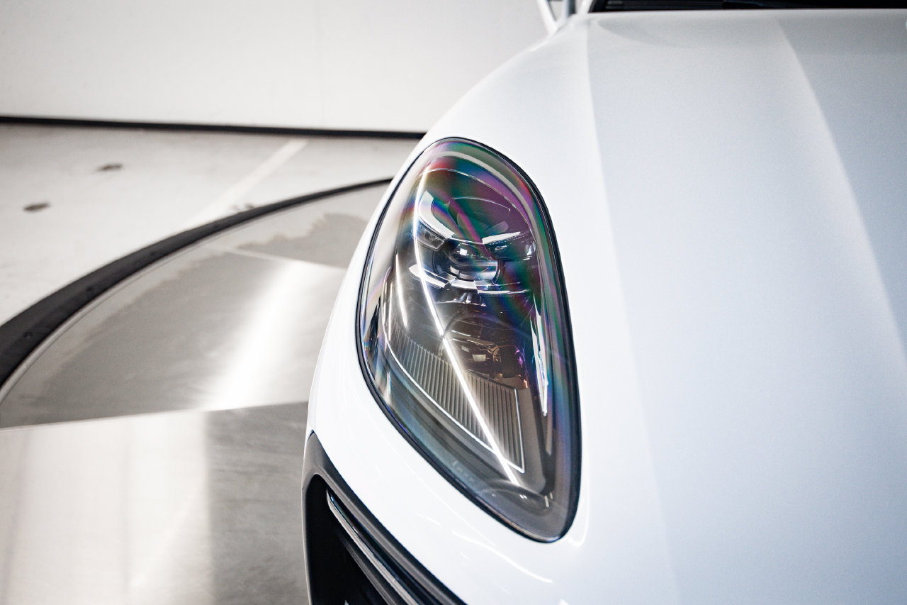 Certified 2024 Porsche Macan AWD/4WD image 13