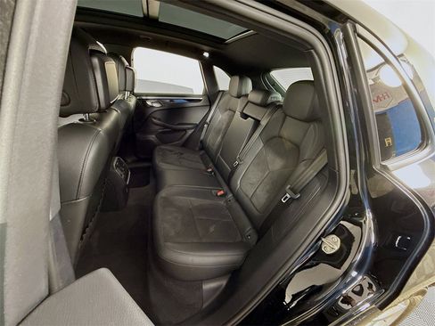 Used 2021 Porsche Macan image 27