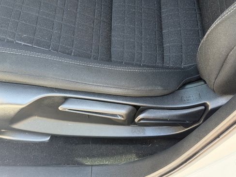 Used 2023 Honda HR-V LX image 16