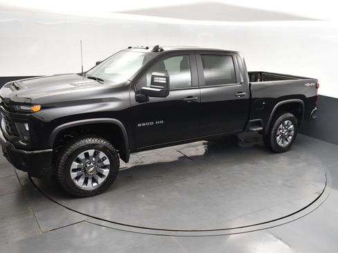 Used 2024 Chevrolet Silverado 2500 Custom w/ Custom Value Package image 32