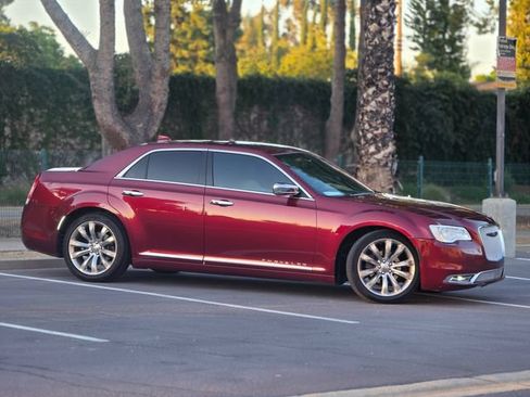 Used 2018 Chrysler 300 Touring w/ Chrome Appearance Package RWD image 4