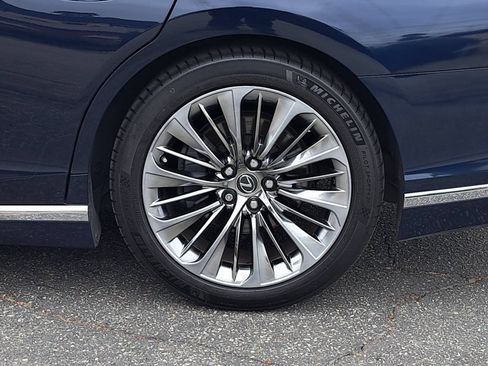 Used 2022 Lexus LS 500 w/ Interior Upgrade Package RWD image 36