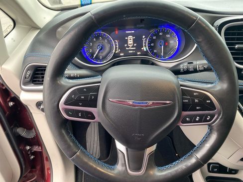 Used 2021 Chrysler Pacifica Touring w/ Cold Weather Group image 10