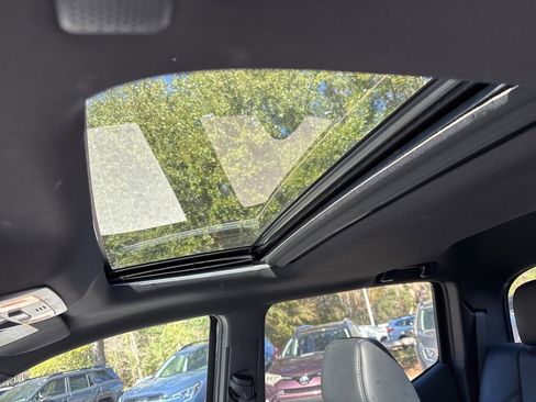 Used 2019 Toyota Tacoma TRD Sport image 3