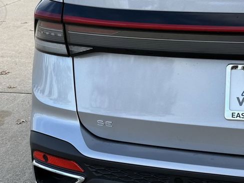 New 2026 Volkswagen Taos SE image 5