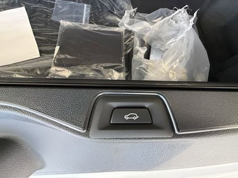 Used 2026 BMW X5 sDrive40i w/ M Sport Package image 26