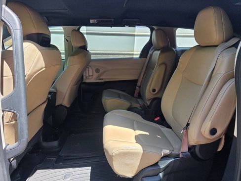 Used 2021 Toyota Sienna XLE FWD image 29