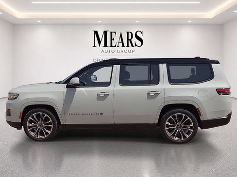 Used 2022 Jeep Grand Wagoneer Series III AWD/4WD image 2