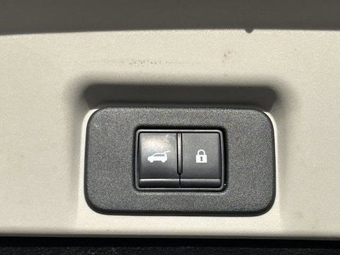 Certified 2024 Nissan Ariya AWD image 27