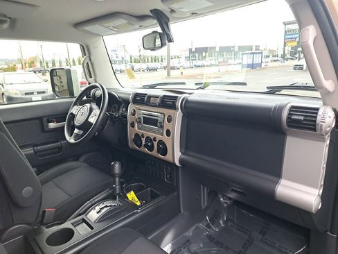 Used 2014 Toyota FJ Cruiser 2WD w/ Convenience Package image 19