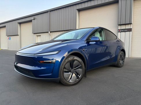 Used 2026 Tesla Model Y 2WD image 5