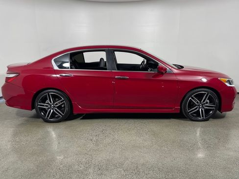 Used 2017 Honda Accord Sport image 2
