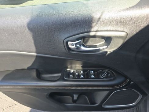 Used 2018 Jeep Compass Latitude w/ Popular Equipment Group image 9