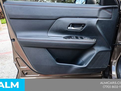 Used 2025 Nissan Kicks SR image 40