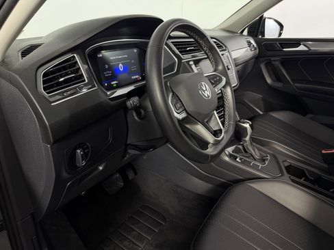 Used 2022 Volkswagen Tiguan SE image 20