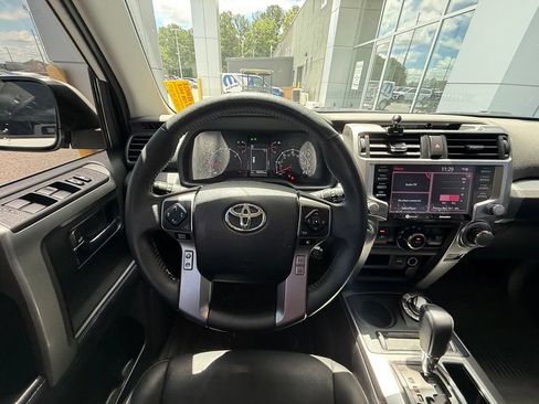 Used 2022 Toyota 4Runner SR5 AWD/4WD image 7