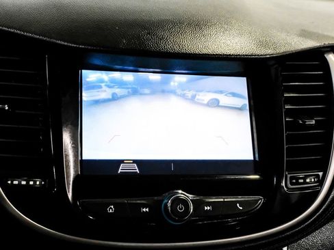 Used 2020 Chevrolet Trax LT w/ LT Convenience Package image 23