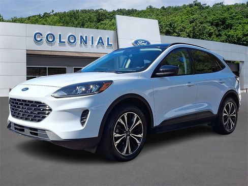 Certified 2022 Ford Escape SE w/ SE Sport Appearance Package image 3