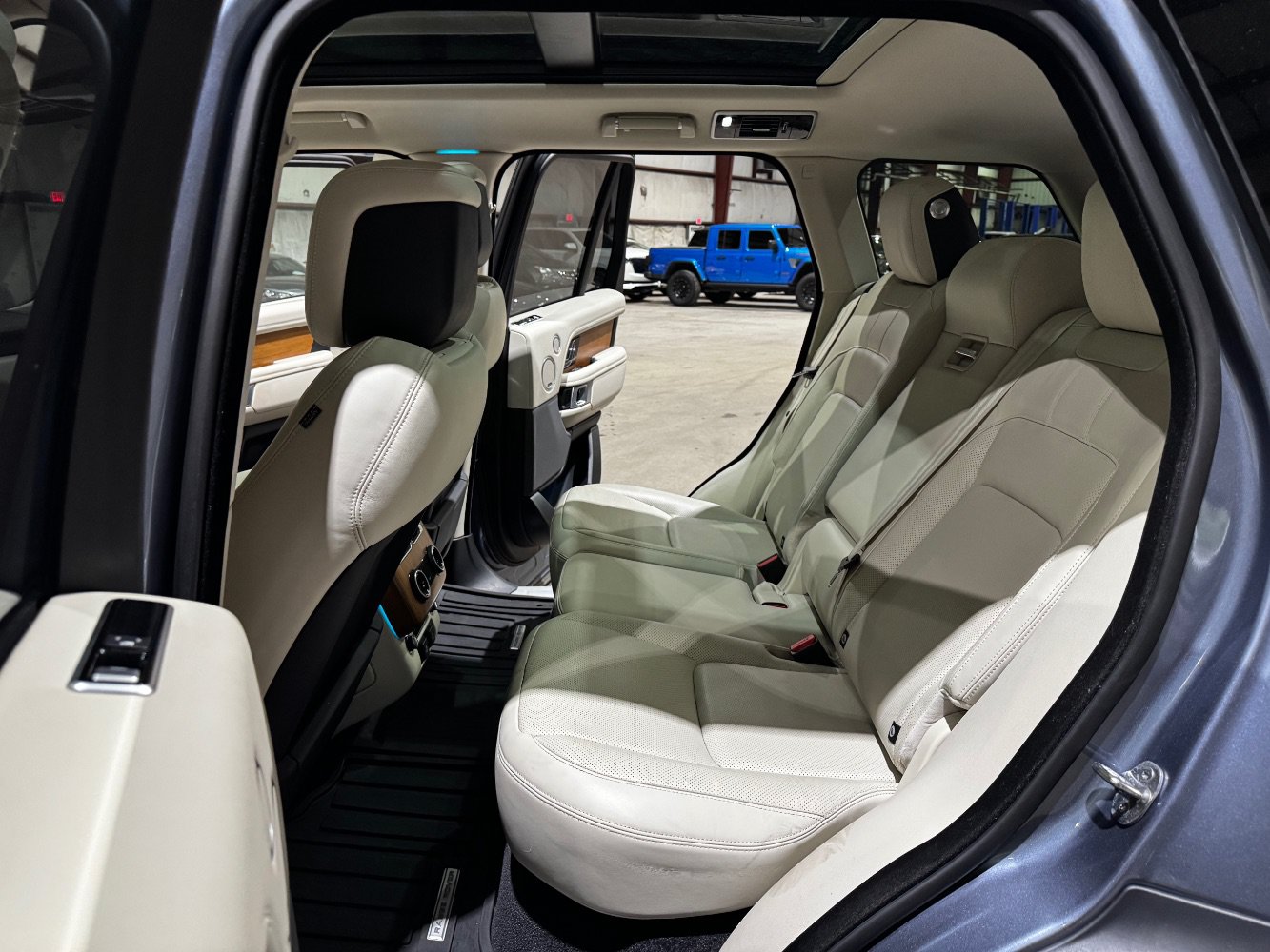Used 2022 Land Rover Range Rover Westminster Edition AWD/4WD image 17