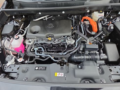 Certified 2025 Toyota RAV4 LE AWD/4WD image 28