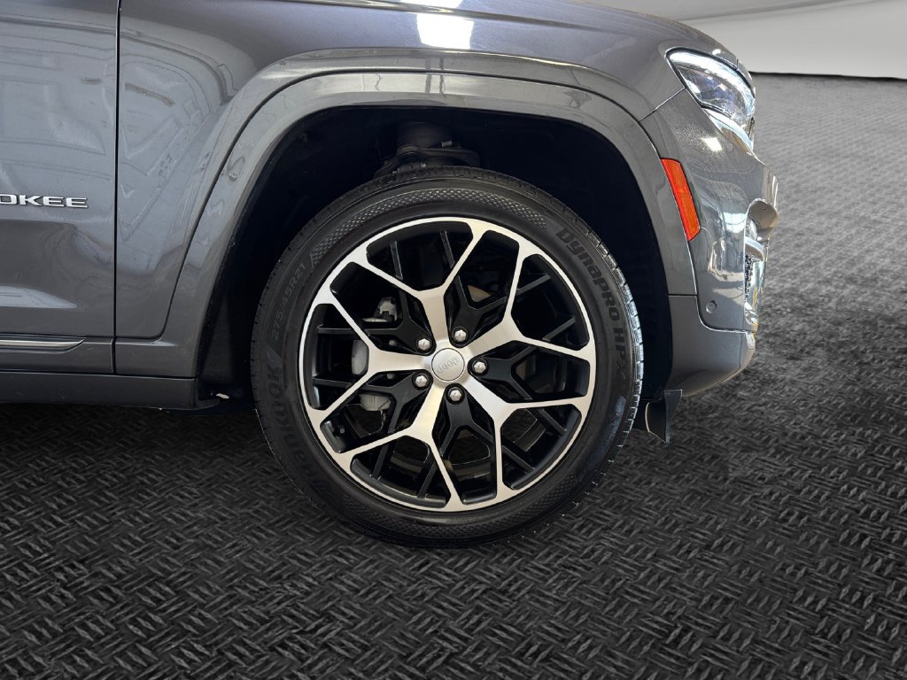 Used 2023 Jeep Grand Cherokee Summit AWD/4WD image 11