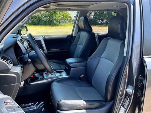 Used 2017 Toyota 4Runner SR5 Premium AWD/4WD image 9