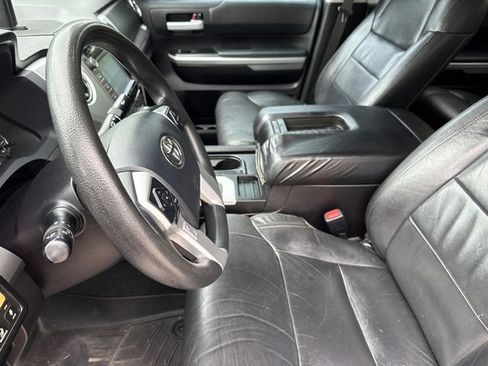 Used 2016 Toyota Tundra SR5 w/ SR5 Upgrade Package image 18