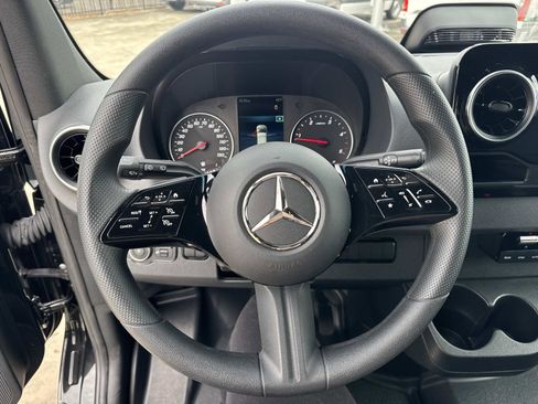 Used 2025 Mercedes-Benz Sprinter 2500 image 30