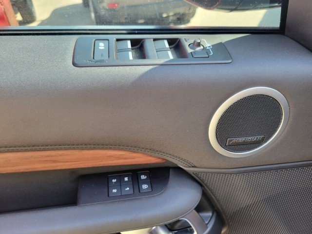 Used 2024 Land Rover Discovery S AWD/4WD image 11