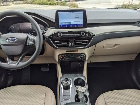 Used 2020 Ford Escape SE image 17