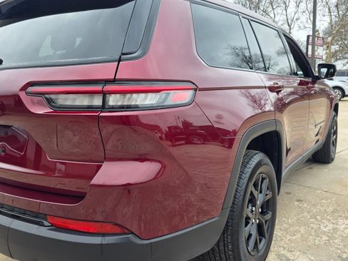 Used 2024 Jeep Grand Cherokee L Altitude image 23