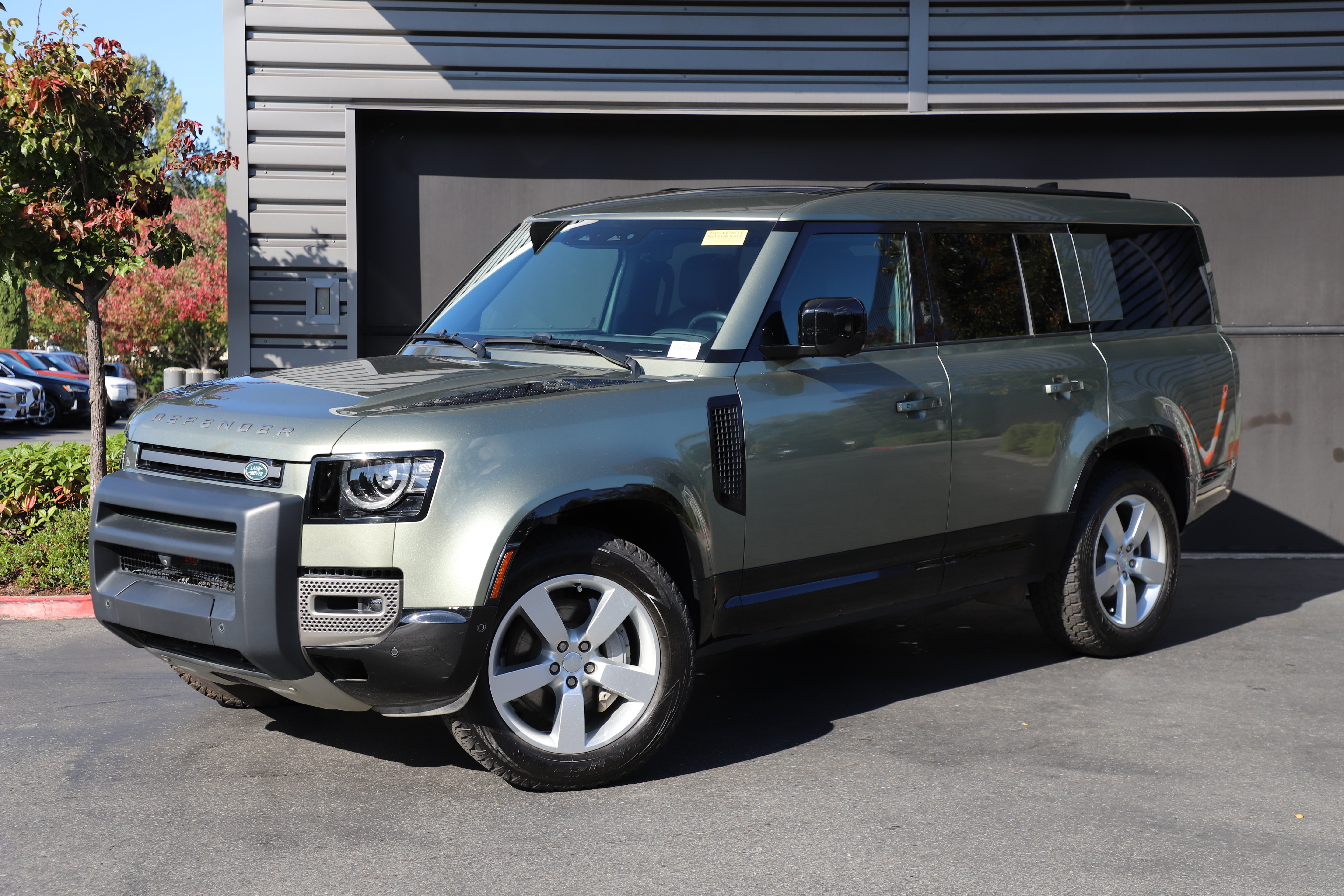 Used 2025 Land Rover Defender 130 X-Dynamic SE AWD/4WD image 1