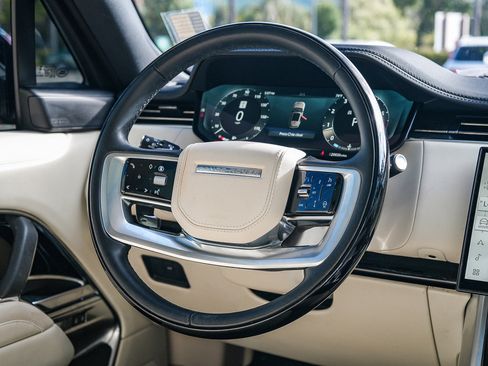 Certified 2025 Land Rover Range Rover SE image 16