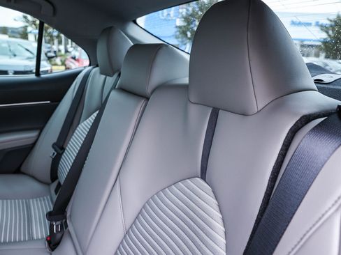 Used 2024 Toyota Camry SE image 23