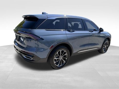 Used 2025 Lincoln Nautilus Premier AWD/4WD image 7