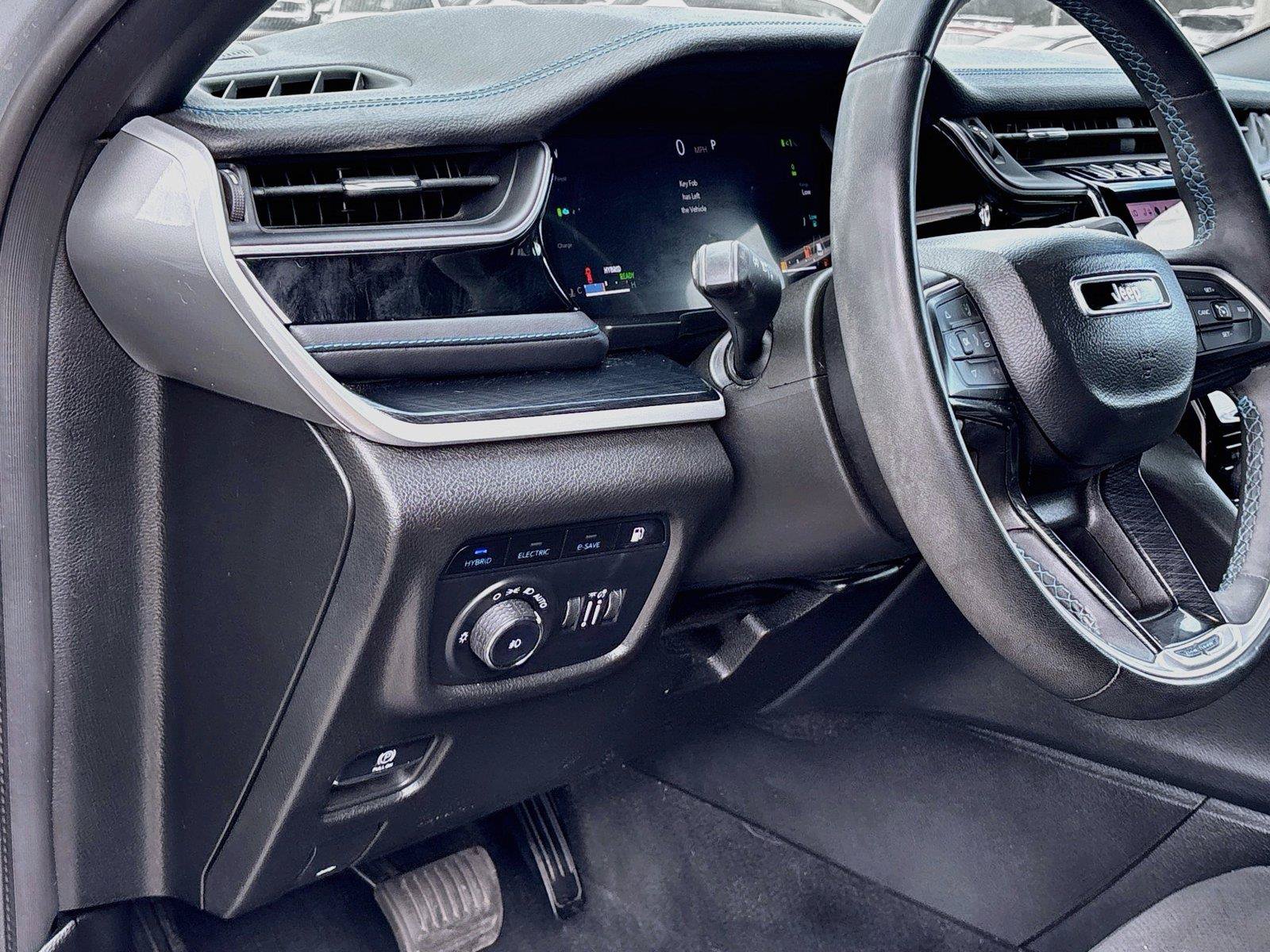 Used 2023 Jeep Grand Cherokee Trailhawk AWD/4WD image 10