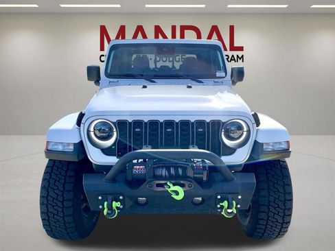 Used 2024 Jeep Gladiator Sport AWD/4WD image 3