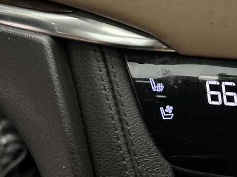 Used 2022 Cadillac XT5 Sportv w/ Platinum Package AWD/4WD image 41