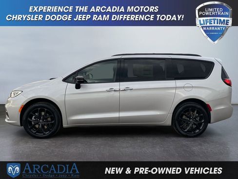 New 2026 Chrysler Pacifica Limited w/ S Appearance Package image 2