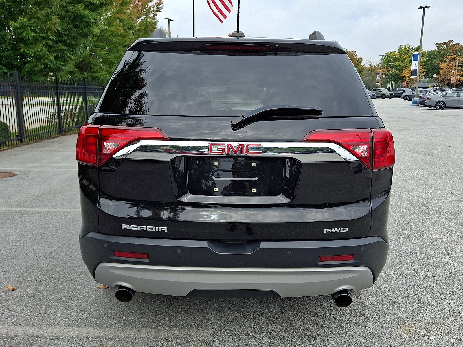 Used 2017 GMC Acadia SLT w/ LPO, Floor Liner Package AWD/4WD image 5